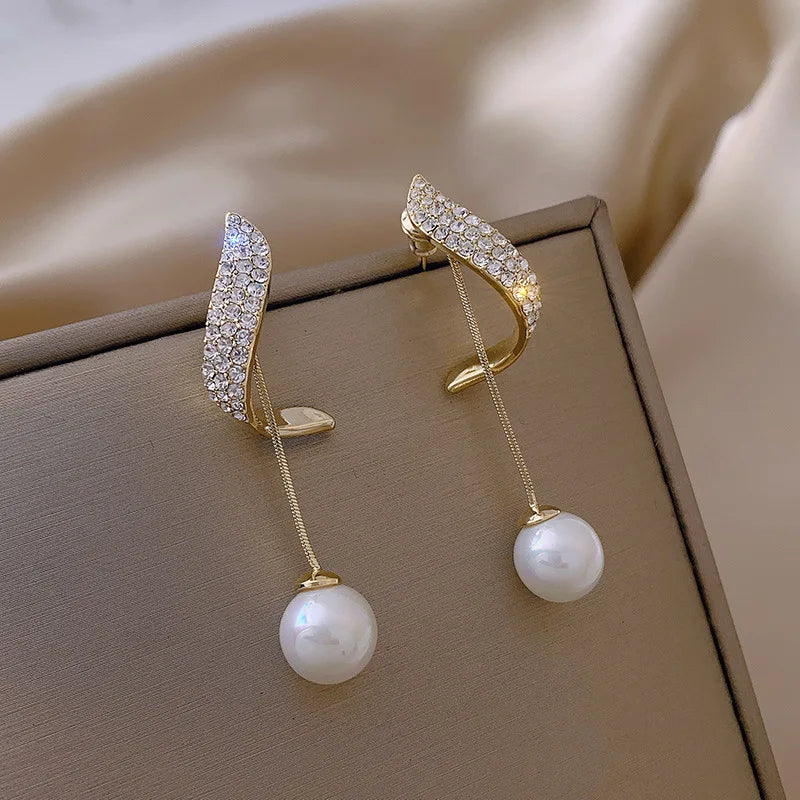 Glamorous Pearl Tassel Earrings