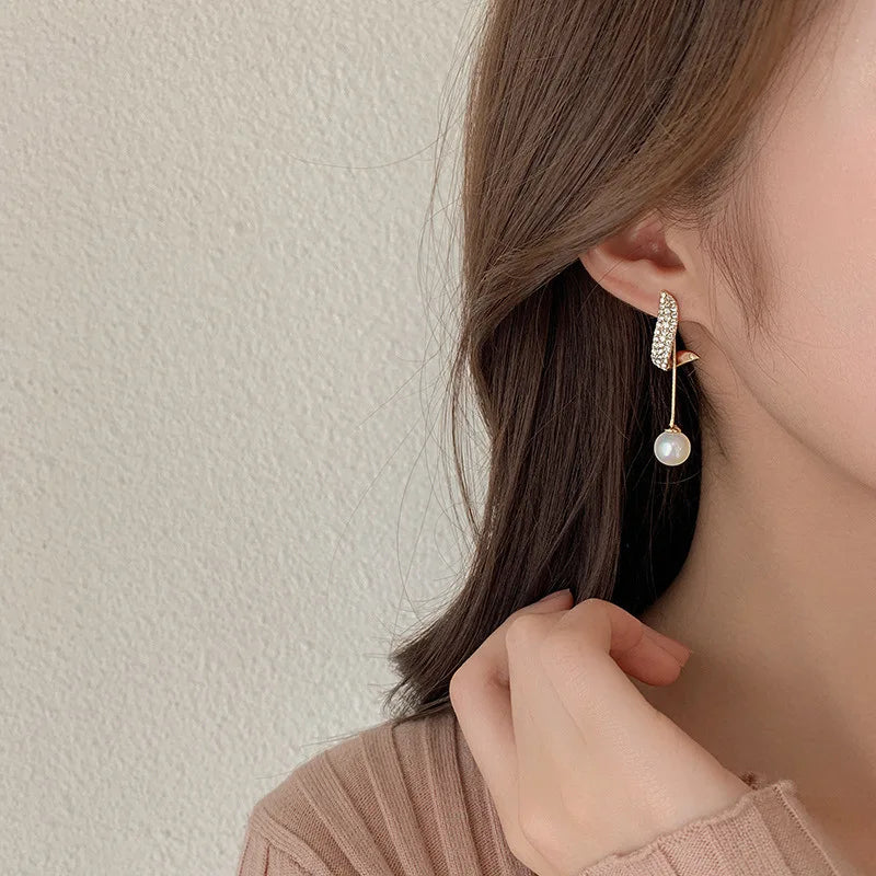 Glamorous Pearl Tassel Earrings