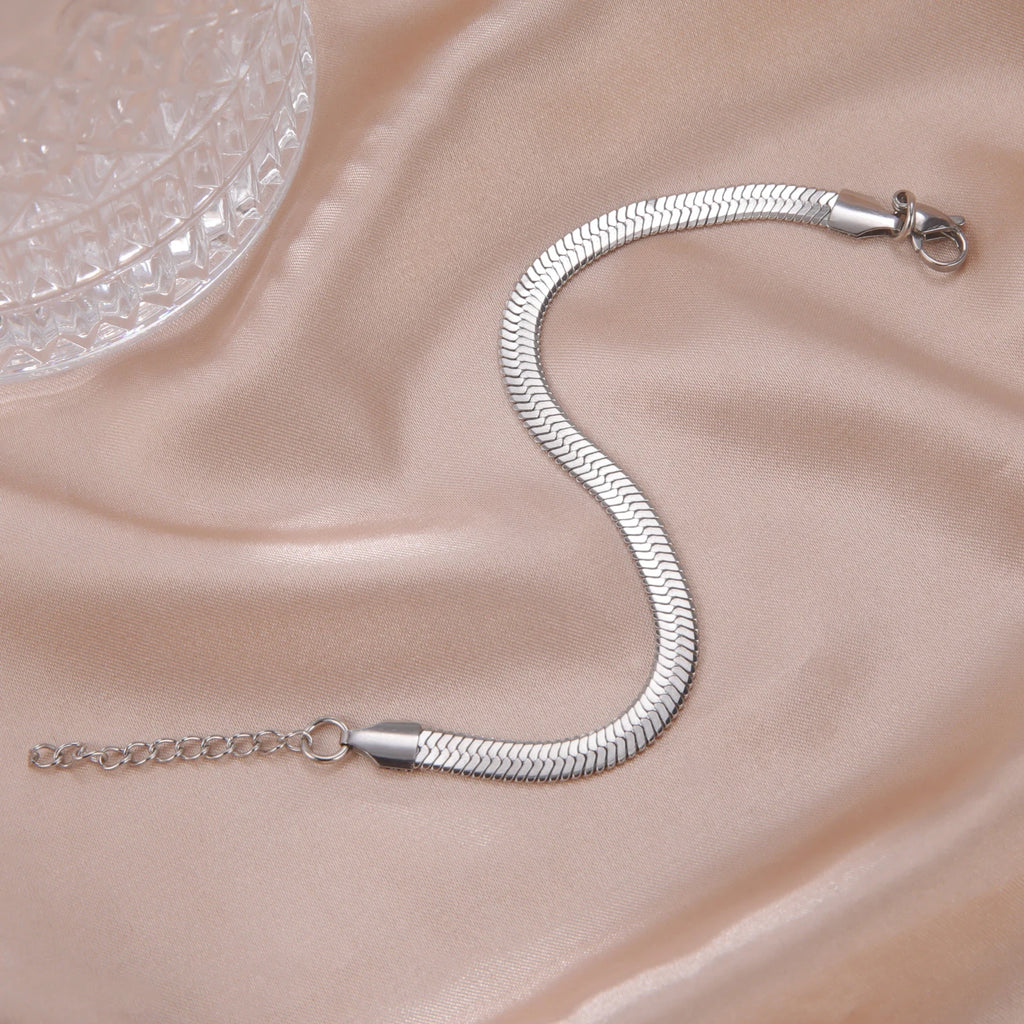 Elegant Gold Chain Bracelet – Timeless Stainless Steel Jewelry