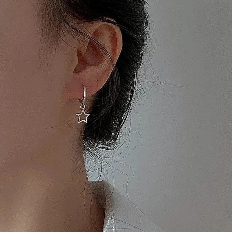 Brincos Mini Hoop Estrelados – Joias de Férias Femininas na Moda