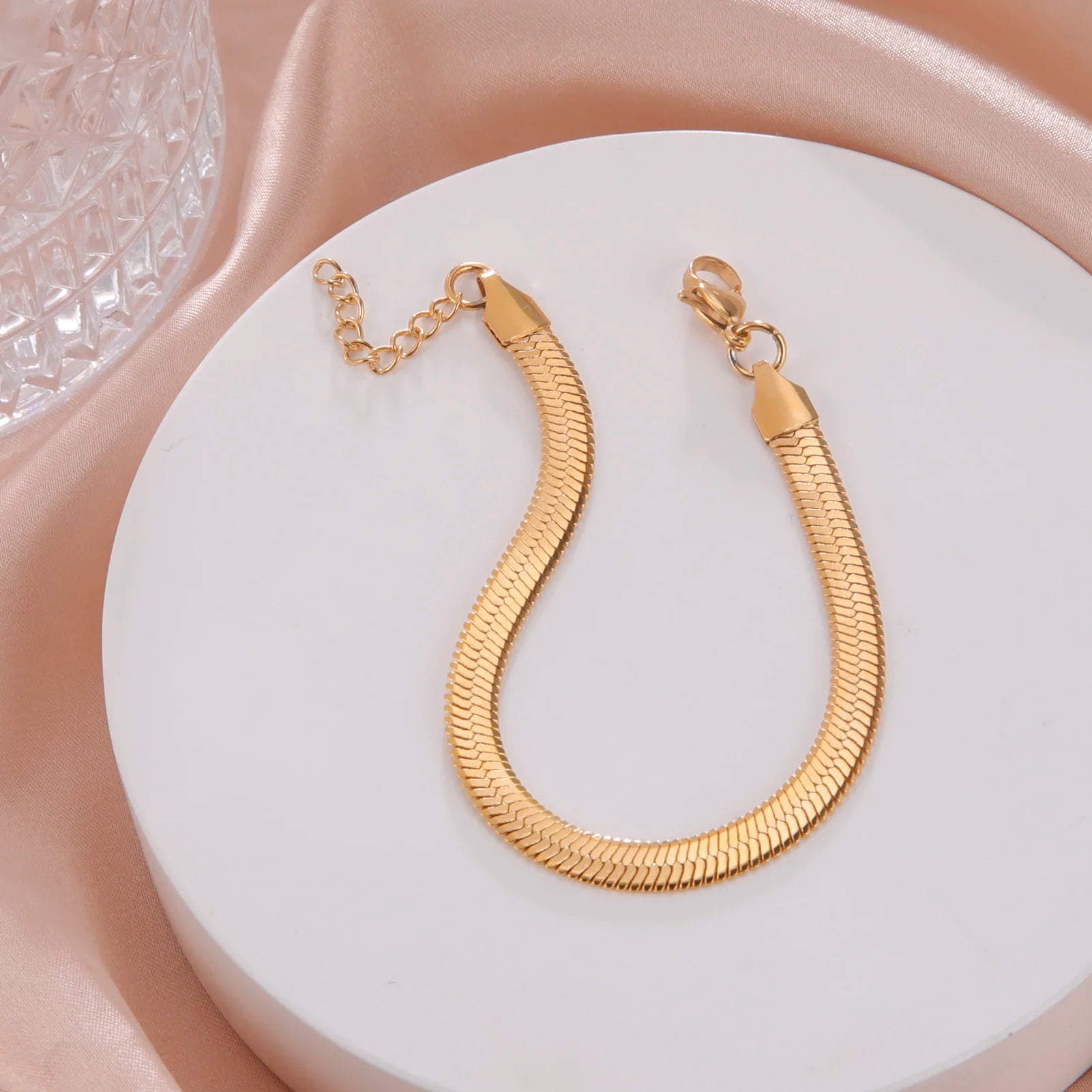 Elegant Gold Chain Bracelet – Timeless Stainless Steel Jewelry