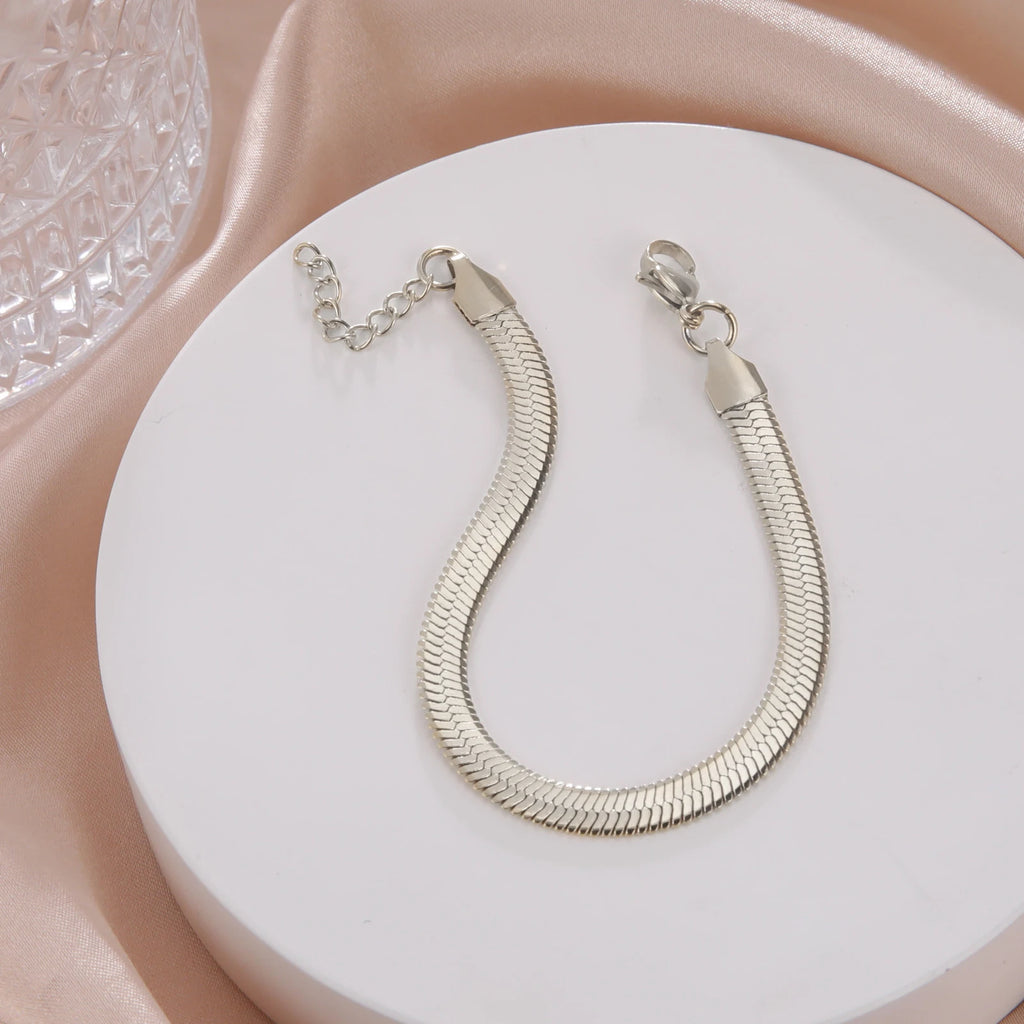 Elegant Gold Chain Bracelet – Timeless Stainless Steel Jewelry