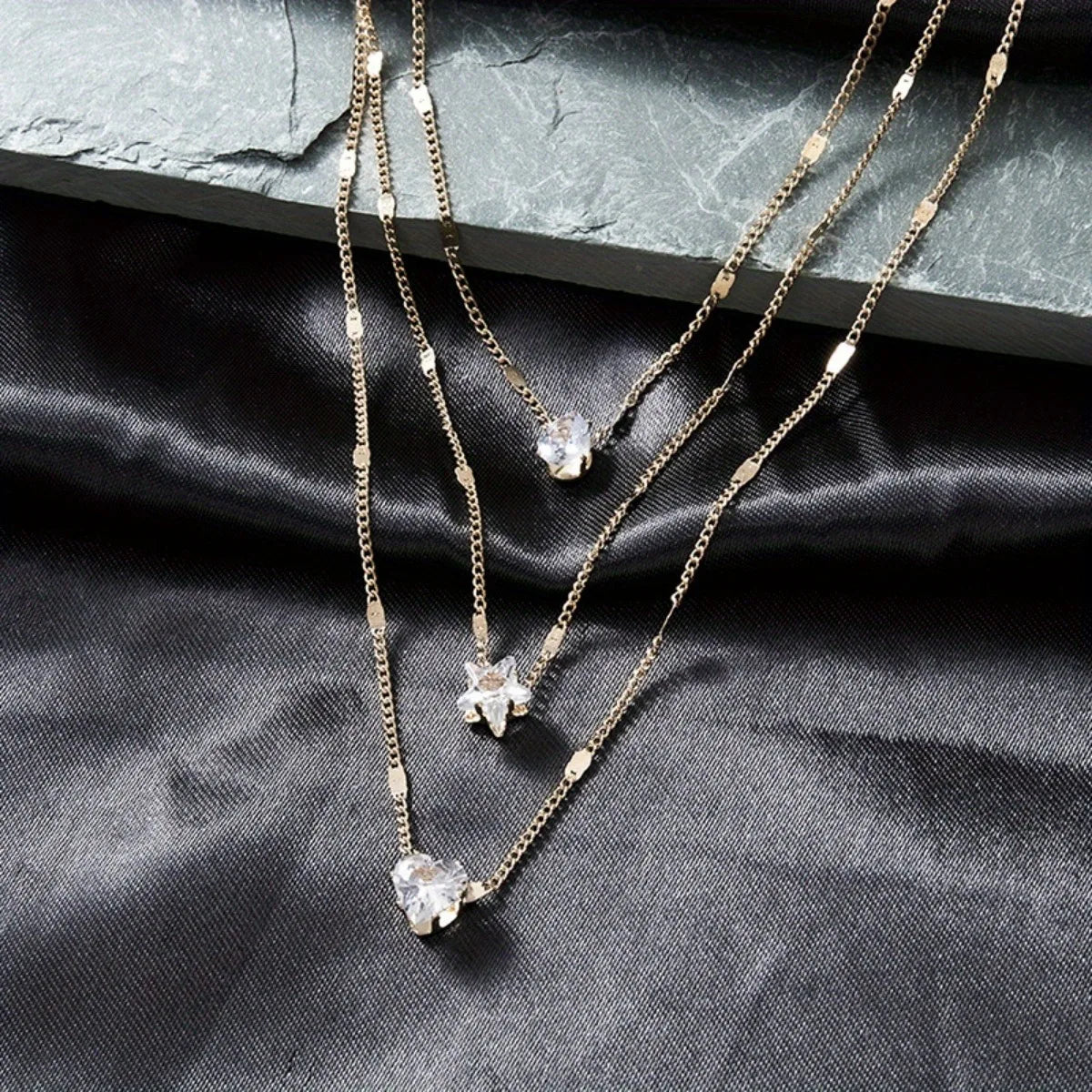 Chain Necklace with Pendant - High quality and refined style